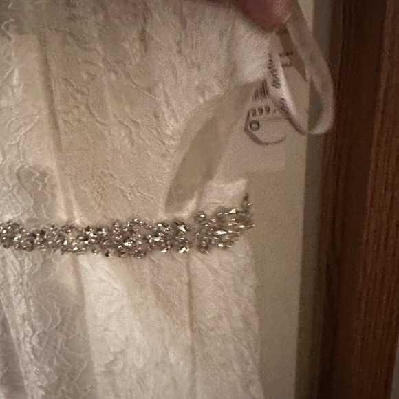 Elegant White Lace Dress - Picture 6 of 8